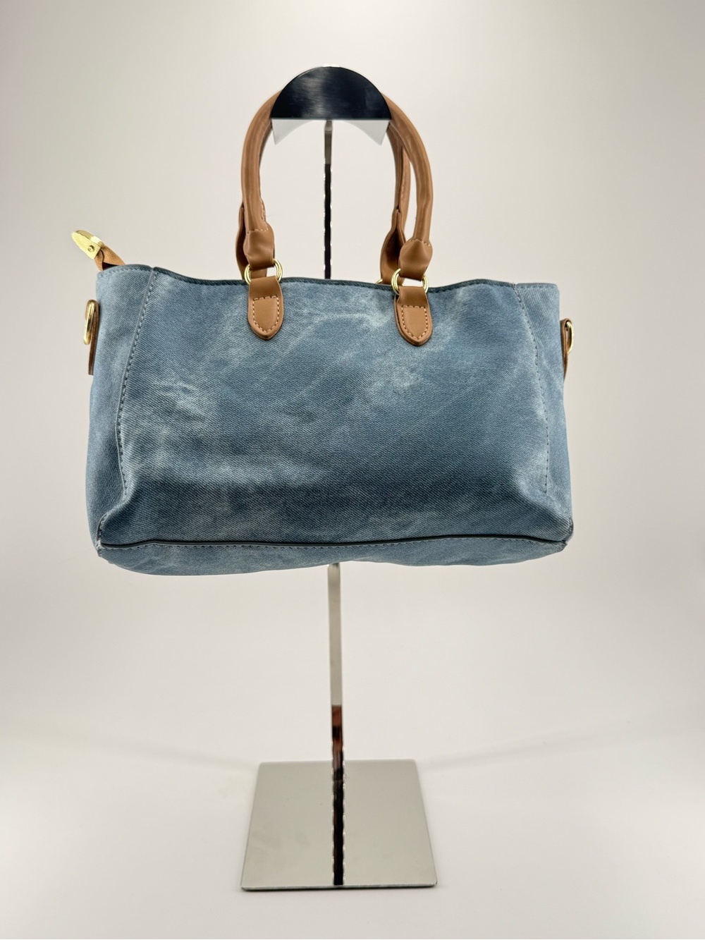 Labubu big into energy small charm hand bag. - Picture 2 of 3